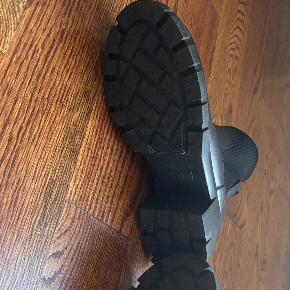 Black Steve Madden Chelsea Ankle Boots - Picture 2 of 9